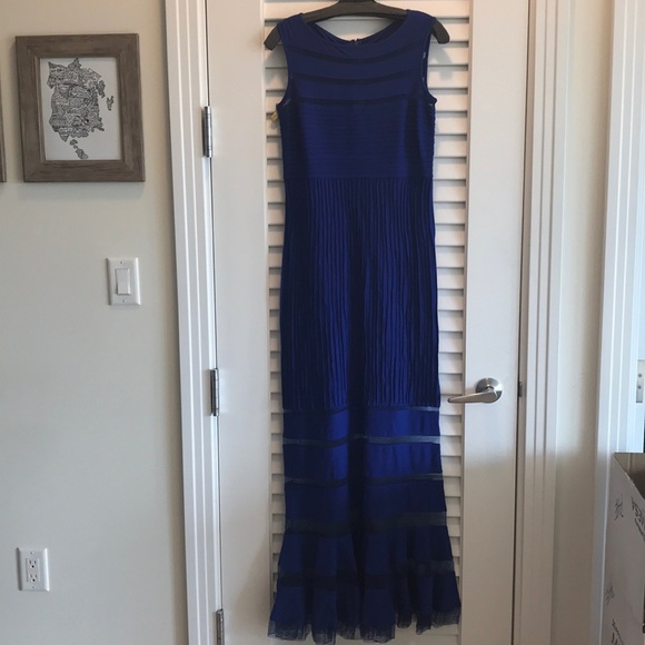 TADASHI SHOJI Gown - Picture 1 of 6